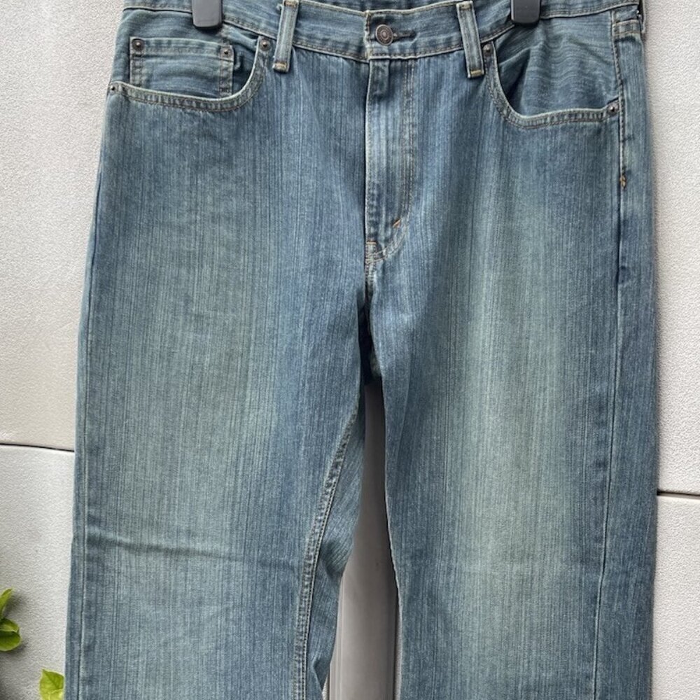 Levis Jeans Mens 36x30 Blue Denim 559 Medium Wash Relaxed Straight Pants Jeans